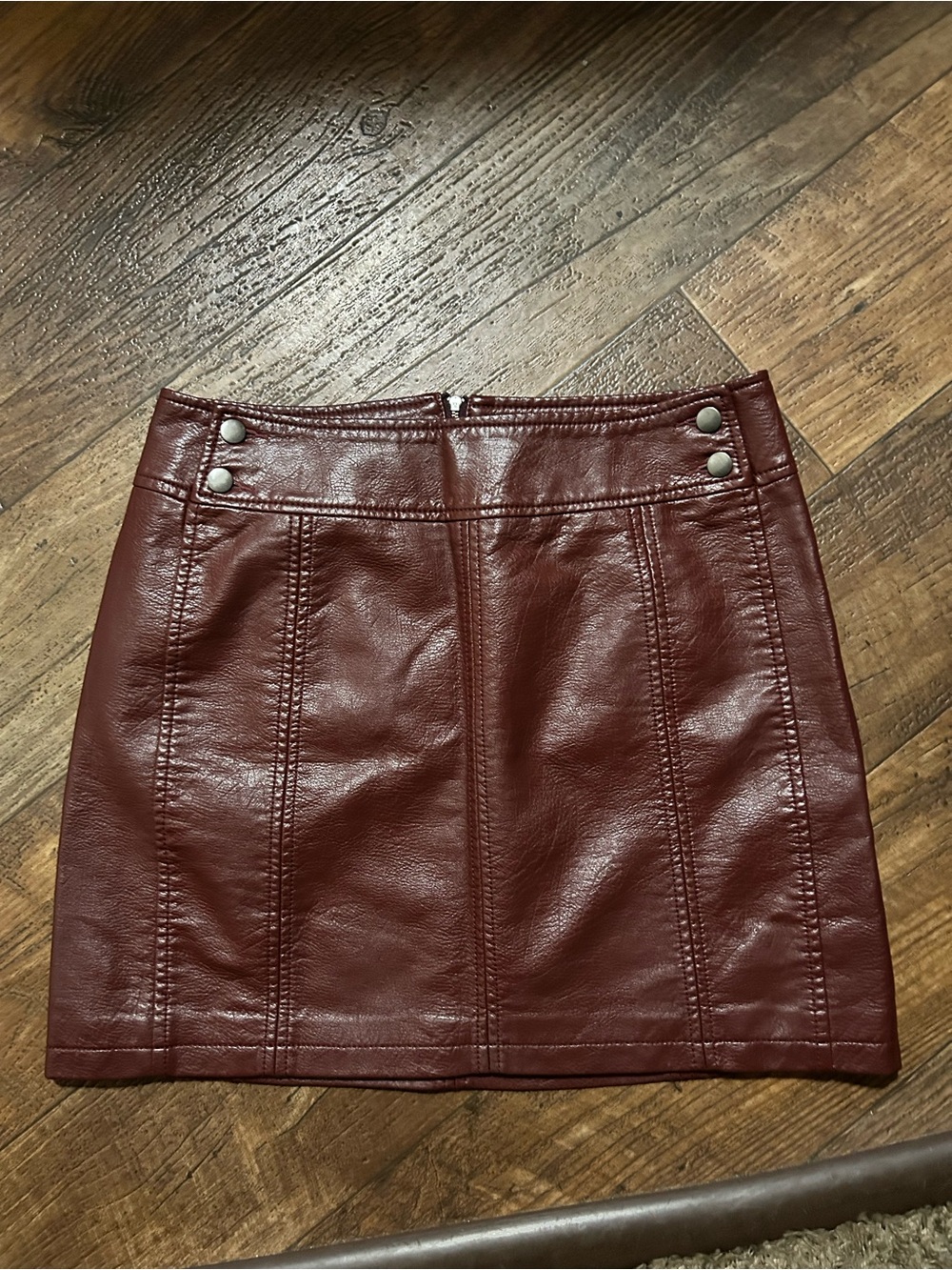 Burgundy leather Free People Skirt w/ Zipper Closure; Size 8